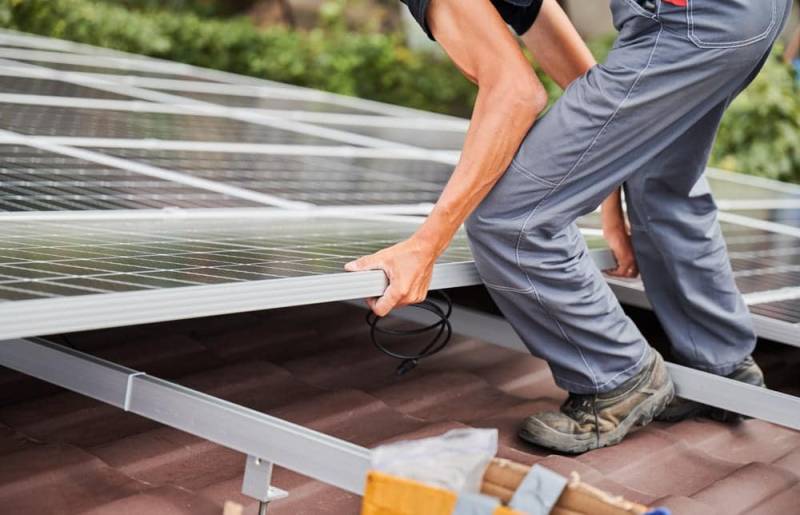 poser installateur panneaux photovoltaiques nimes gard hérault surimposition toiture solaire bourgois global